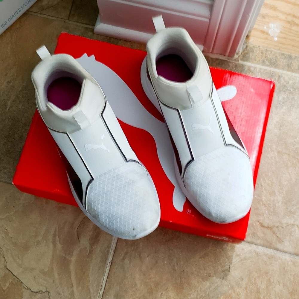 Women's cross trainer Puma shoes 7.5